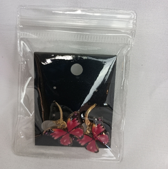 2/30$ Or 3/$35 Dainty Elegant Hot Pink Butterfly Snapback Summer Earrings(#0103) - Picture 2 of 3